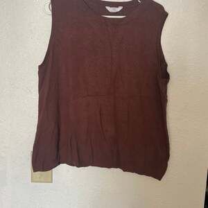 Time and Tru Women's Brown Sleeveless Crewneck Knit Tank Top